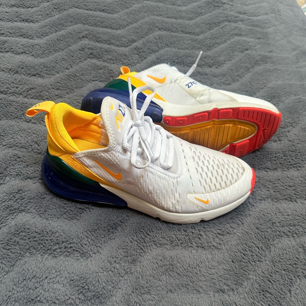 Nike Airmax 270 tennis shoes